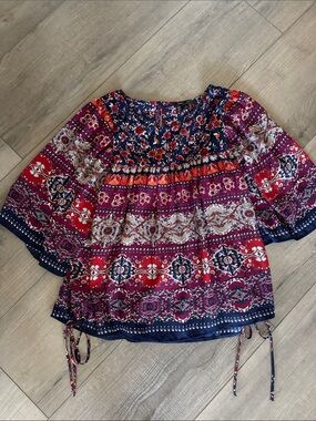 Romeo & Juliet Couture Boho Floral Peasant Tunic Top in Navy & Burgundy